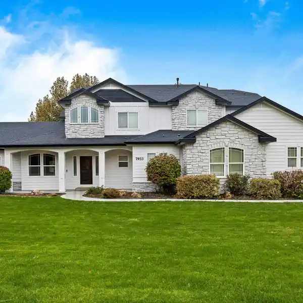 MODERN LUXURY WITH CLASSIC CHARM