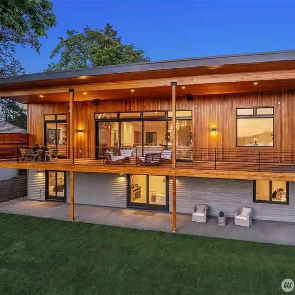 EXCEPTIONAL WEST OF MARKET RESIDENCE