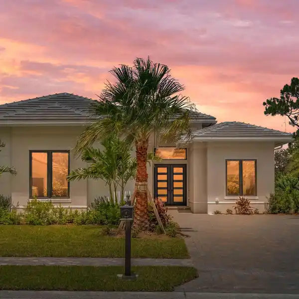 STRIKING MODERN DESIGN WITH ELEVATED ARCHITECTURAL DETAIL