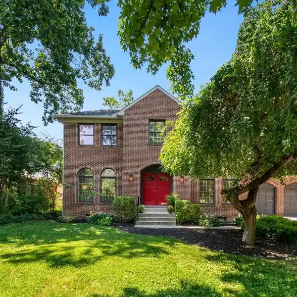 SPACIOUS AND ELEGANT CENTER HALL COLONIAL