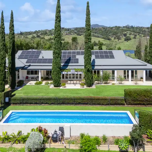 BREATHTAKING FIVE-ACRE LIFESTYLE ESTATE