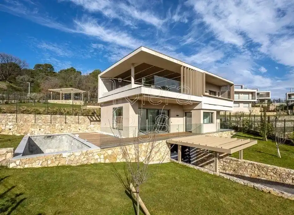 Beautiful Villa in a Magnificent Estate