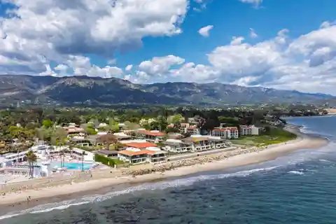 Ground Floor Condo in Prestigious Bonnymede