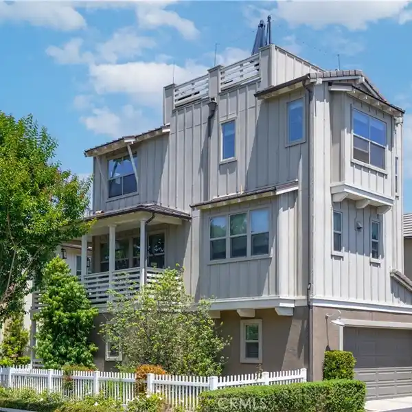 IMPECCABLY DESIGNED RESIDENCE