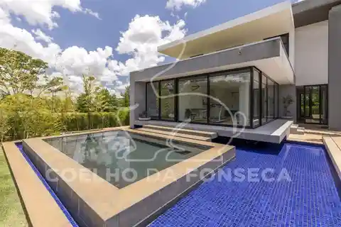 Expansive Home in Quinta Da Baroneza