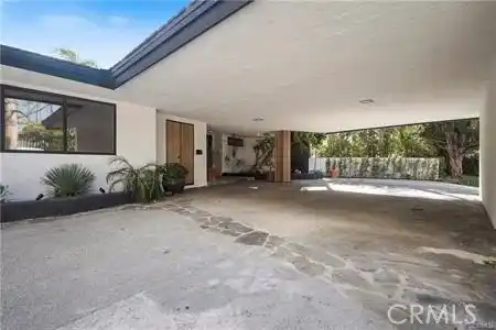 SPRAWLING GATED SINGLE-STORY ESTATE