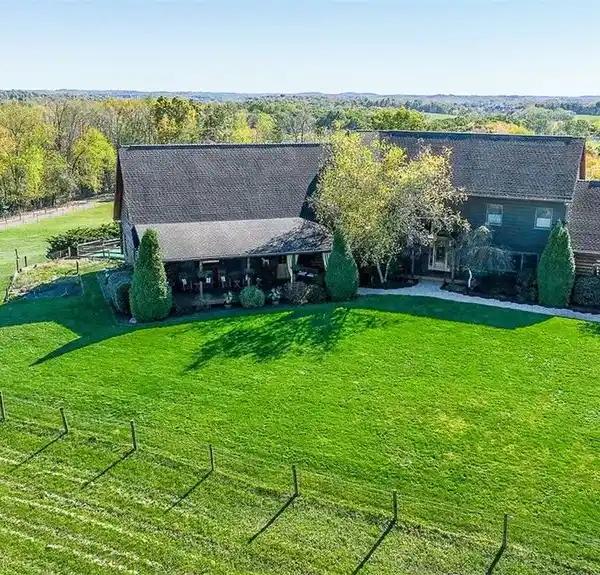 GRAND EQUESTRIAN ESTATE WITH PANORAMIC VIEWS