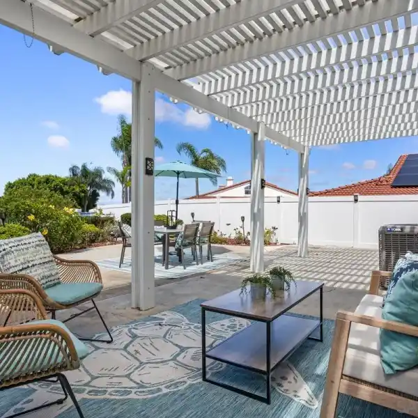 BRIGHT OCEANSIDE VILLA WITH OCEAN-BREEZE CHARM