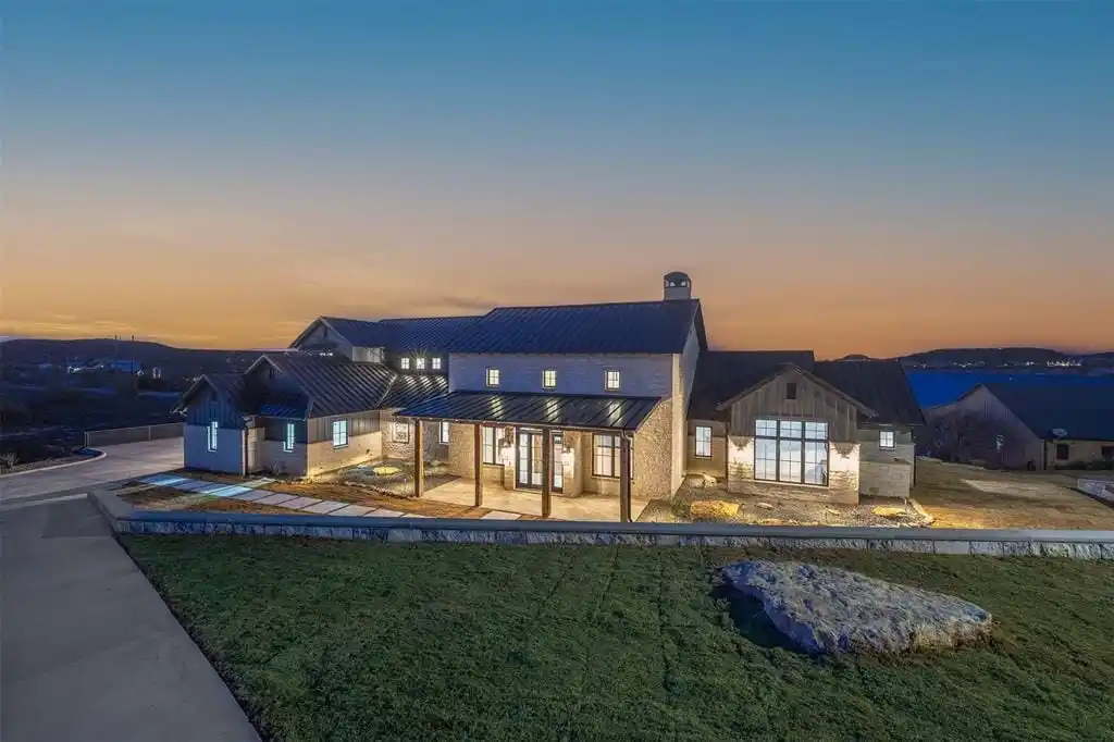 Lakeside Grandeur in a New Possum Kingdom Lake Home
