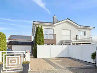 Prestigious Living in a Quiet Setting