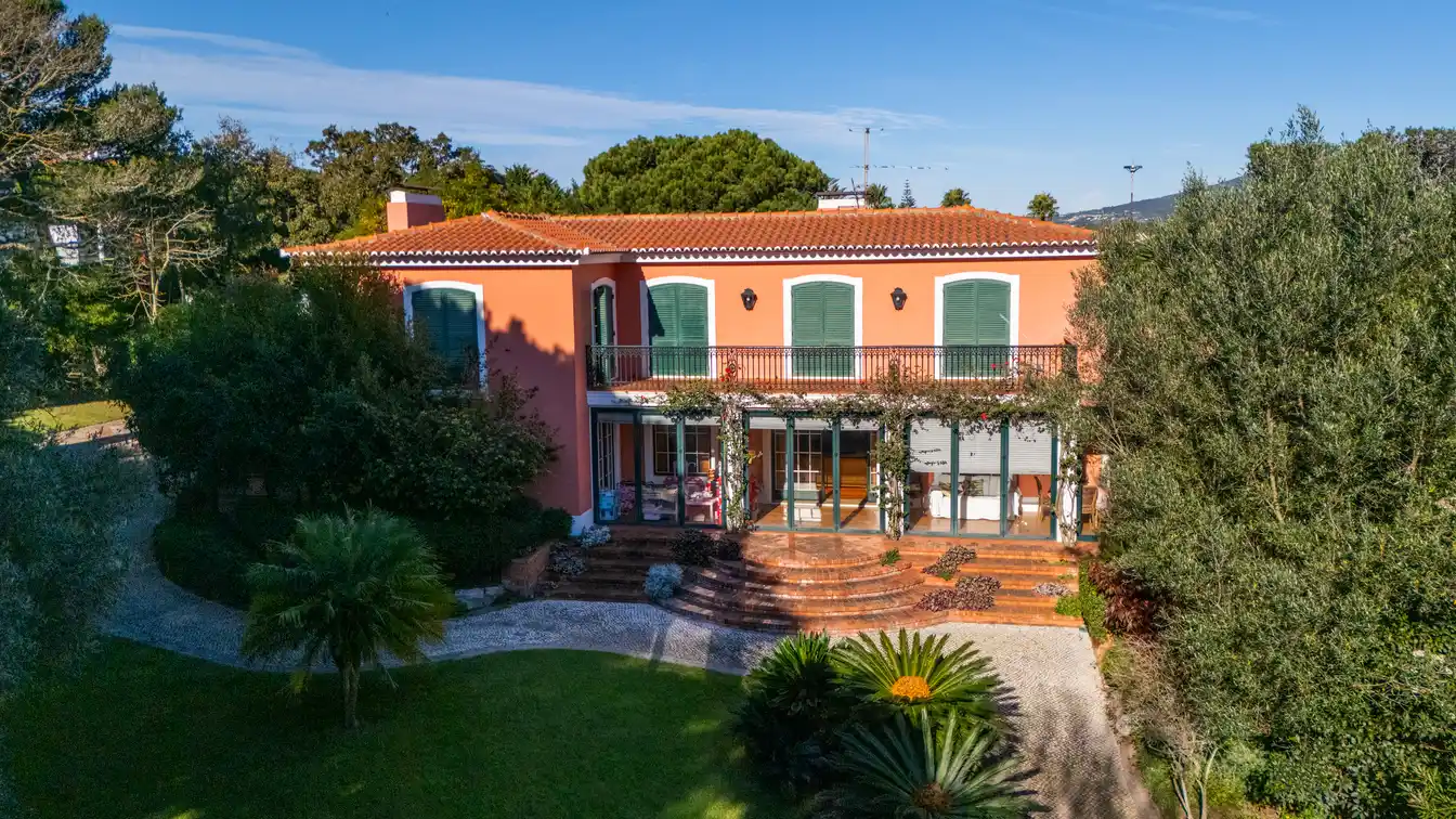 Five Bedroom Villa at Birre with Garden and Swimming Pool