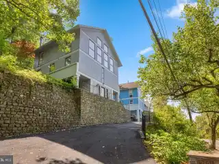 Modern Treetop Retreat