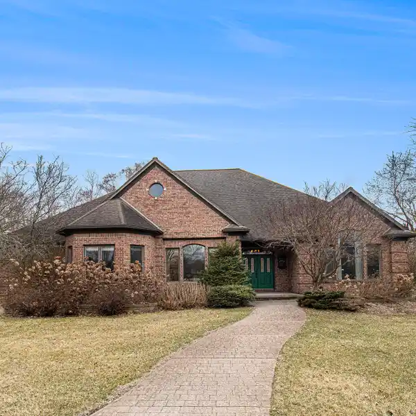 HIGH-END RANCH ON A QUIET CUL-DE-SAC