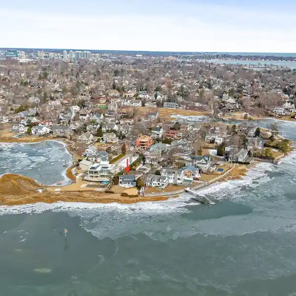 PARADISE IN OLD GREENWICH