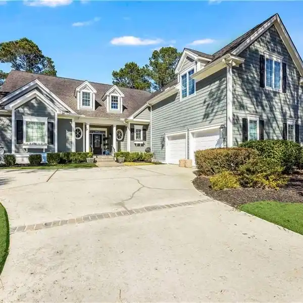 STYLISH & SPACIOUS HOME IN BLUFFTON’S PREMIER GATED COMMUNITY