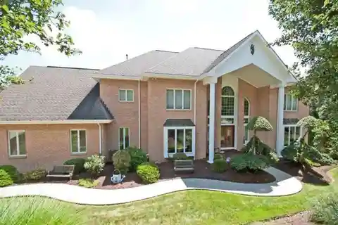 Entertainer's Dream Home in a Prime Location