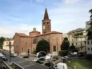 Apartment That Talks About Milano with Elegance