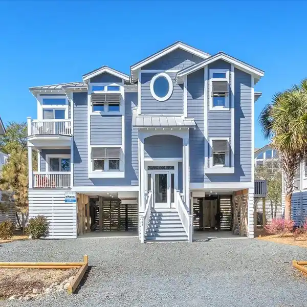 COASTAL ELEGANCE IN EAST BEACH OAK ISLAND