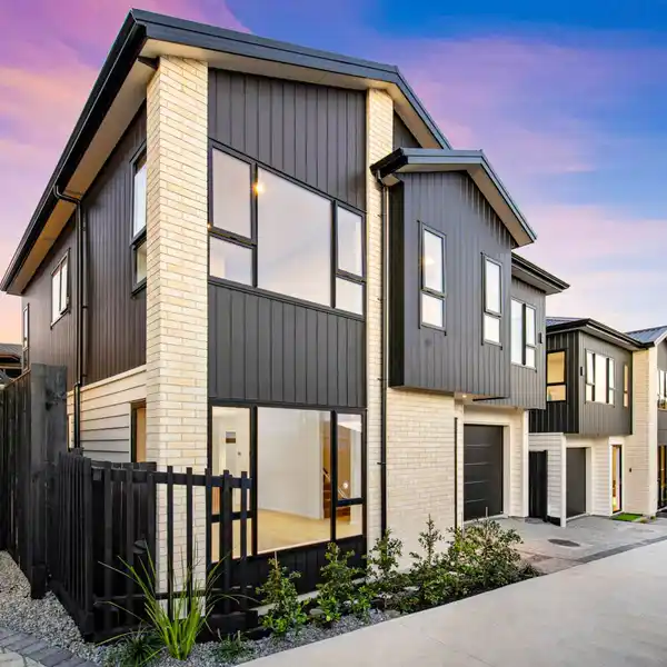 STYLISH FAMILY HAVEN STEPS FROM THE BEACH