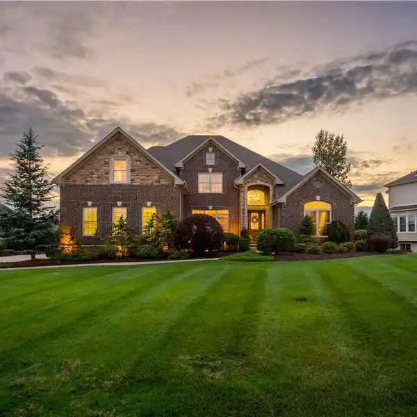 VACATION LIFESTYLE YEAR ROUND IN STUNNING HOME