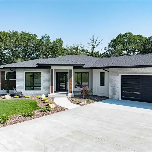 LUXURIOUS RANCH-STYLE WALKOUT HOME