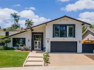Modern Living Meets Outdoor Entertainer’s Paradise