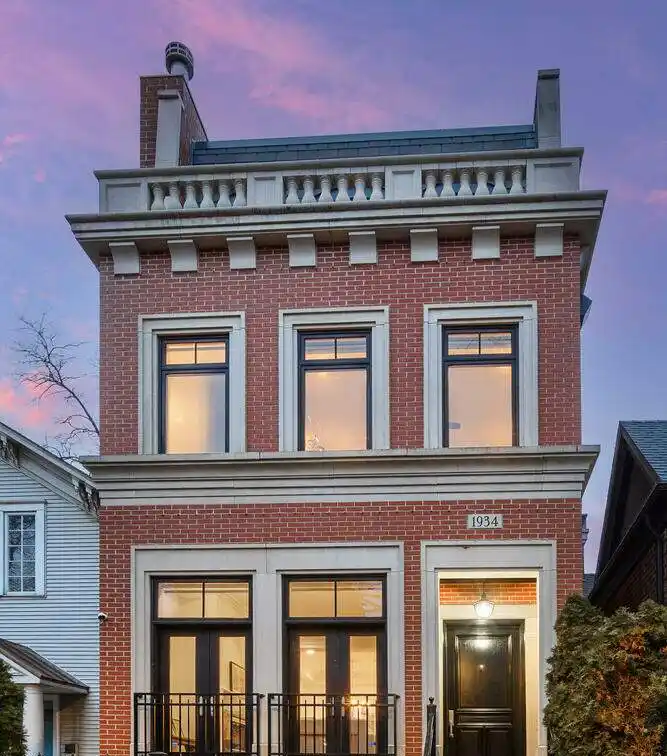 Beautiful Home in Fantastic Lincoln Park Location