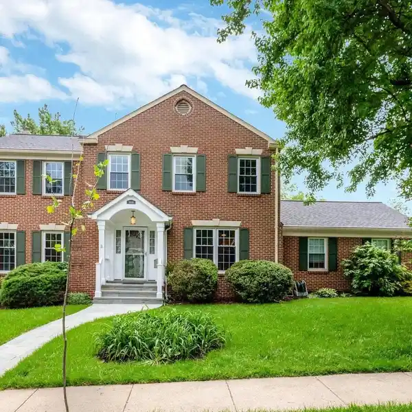 BEAUTIFUL HOME WITH SPACIOUS FLOOR PLAN