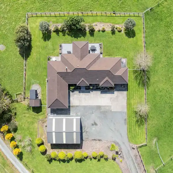 SERENE MODERN ESTATE WITH PADDOCKS AND ENDLESS POSSIBILITIES