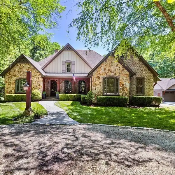 SPACE AND COMFORT ON 9.4 PRIVATE ACRES
