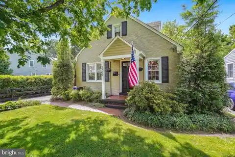 Charming Cape Cod in Alcova Heights