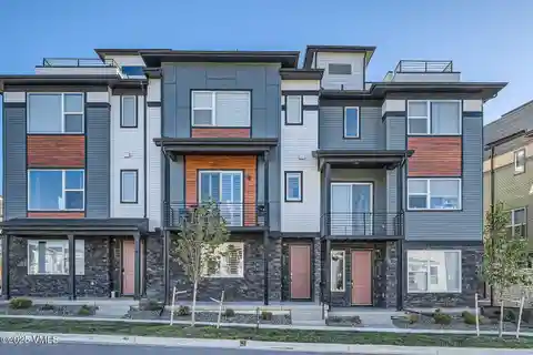 Luxury Turnkey Townhome Minutes from Boulder