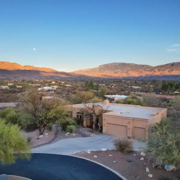 SPECTACULAR HOME IN A TRANQUIL ENVIRONMENT