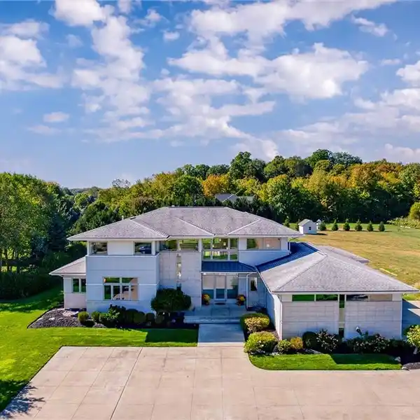 REMARKABLE CUSTOM BUILT MODERN HOME