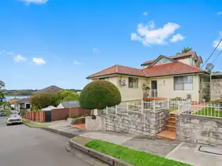 Beautifully Maintained Tri-level Home