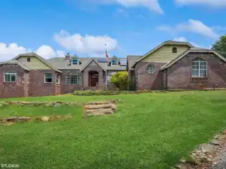 Elegant 10-acre Country Estate