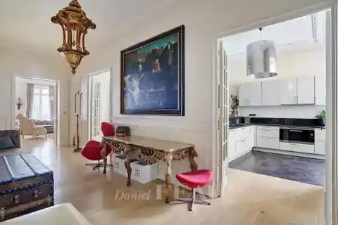 Elegant Apartment in Excellent Condition