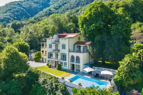 Spacious Villa with Pool and Guest House