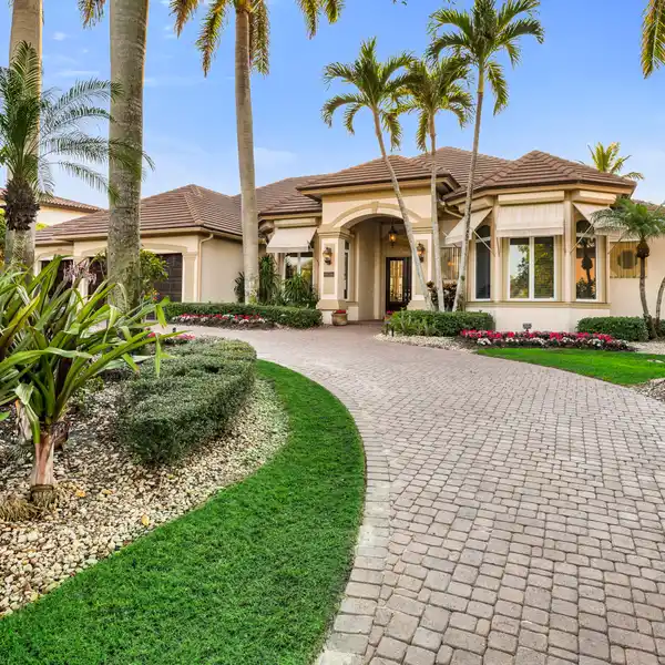 WATERFRONT LUXURY
