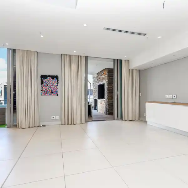 DOUBLE-STOREY PENTHOUSE WITH DESIGNER FINISHES
