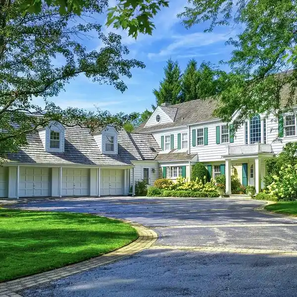 COASTAL COLONIAL ESTATE ON PREMIER WOODLEY ROAD