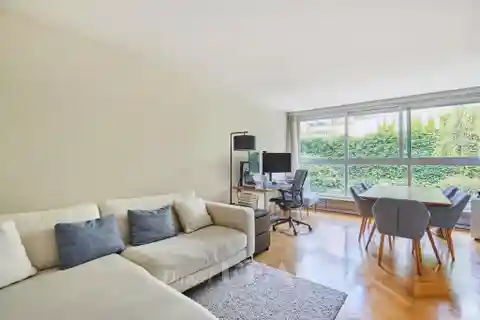 First Floor Apartment Overlooking a Peaceful Garden