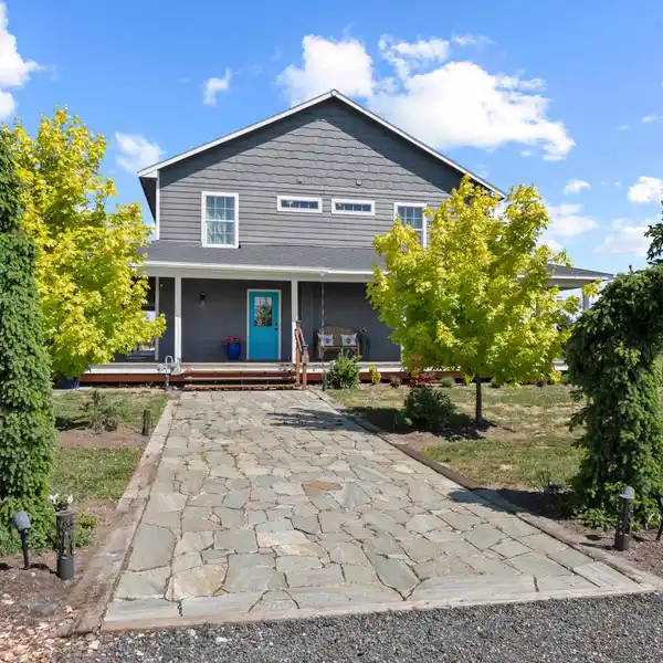 RURAL LIVING WITH MODERN COMFORT