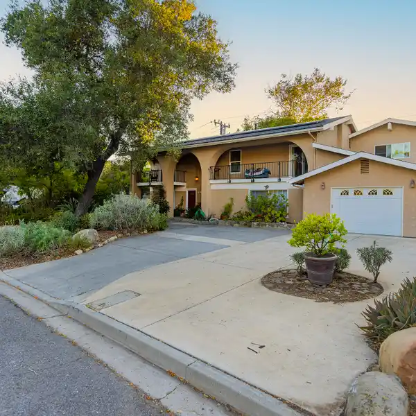 SERENE LUXURY WITH SWEEPING VIEWS