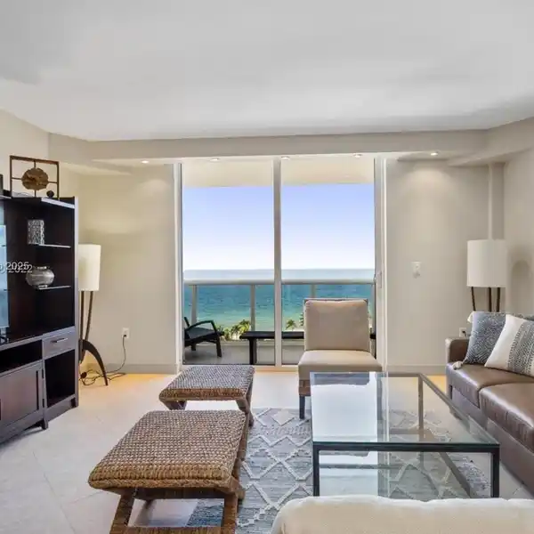 CONDO AT THE ULTRA-EXCLUSIVE HARBOUR HOUSE