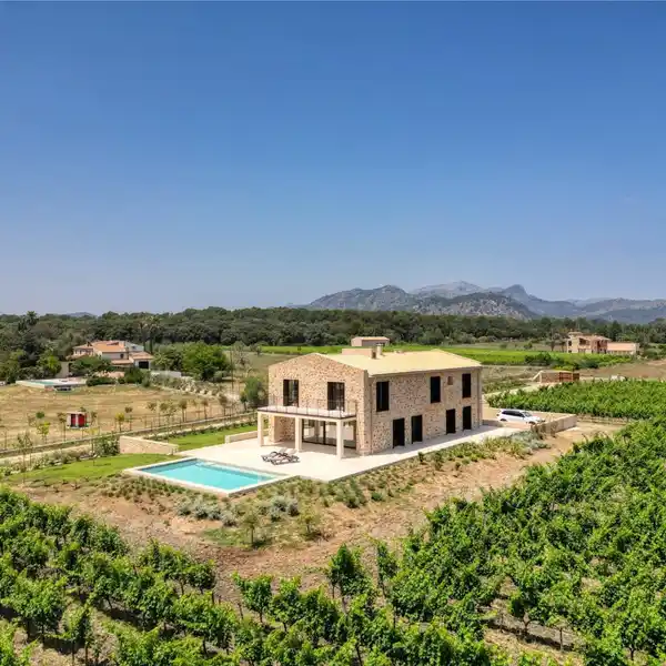 FANTASTIC LUXURY VILLA WITH ITS OWN VINEYARD