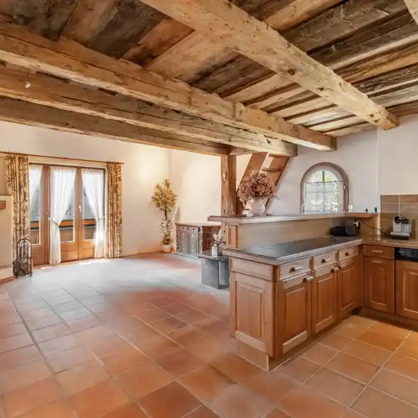 LIVING IN LANTSCH/LENZ: CLOSE TO WALKS, CROSS-COUNTRY SKIING, GOLF AND A FOREST LAKE