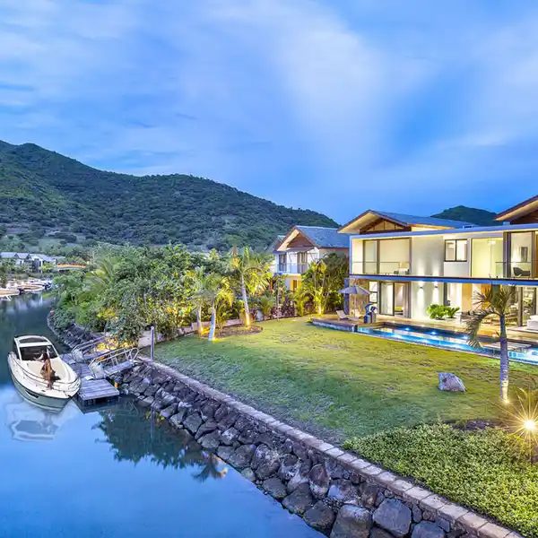 PRESTIGIOUS VILLA BETWEEN THE OCEAN AND THE MOUNTAINS