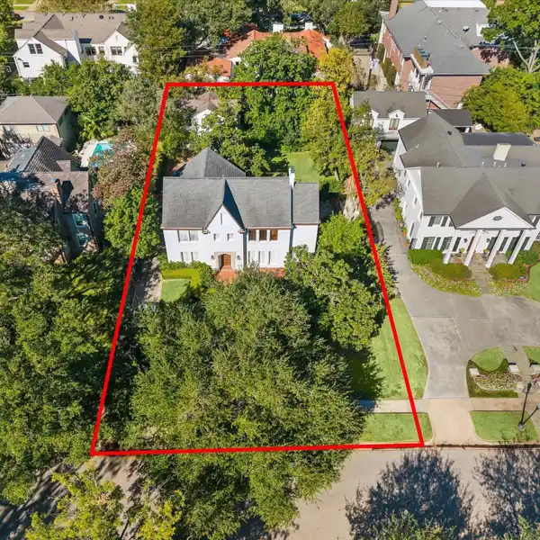 PRESTIGIOUS LOT OFFERING ENDLESS POSSIBILITIES