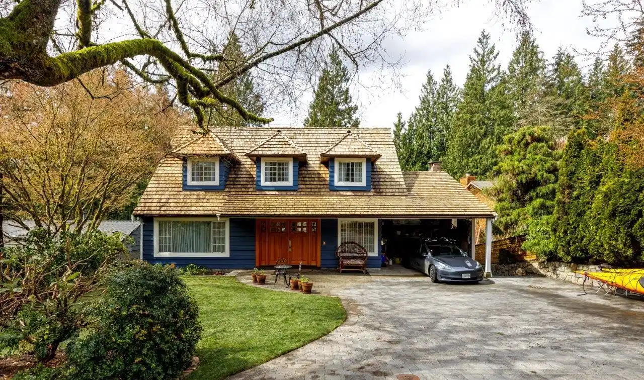 Beautiful Cape Cod Style Home in Upper Delbrook